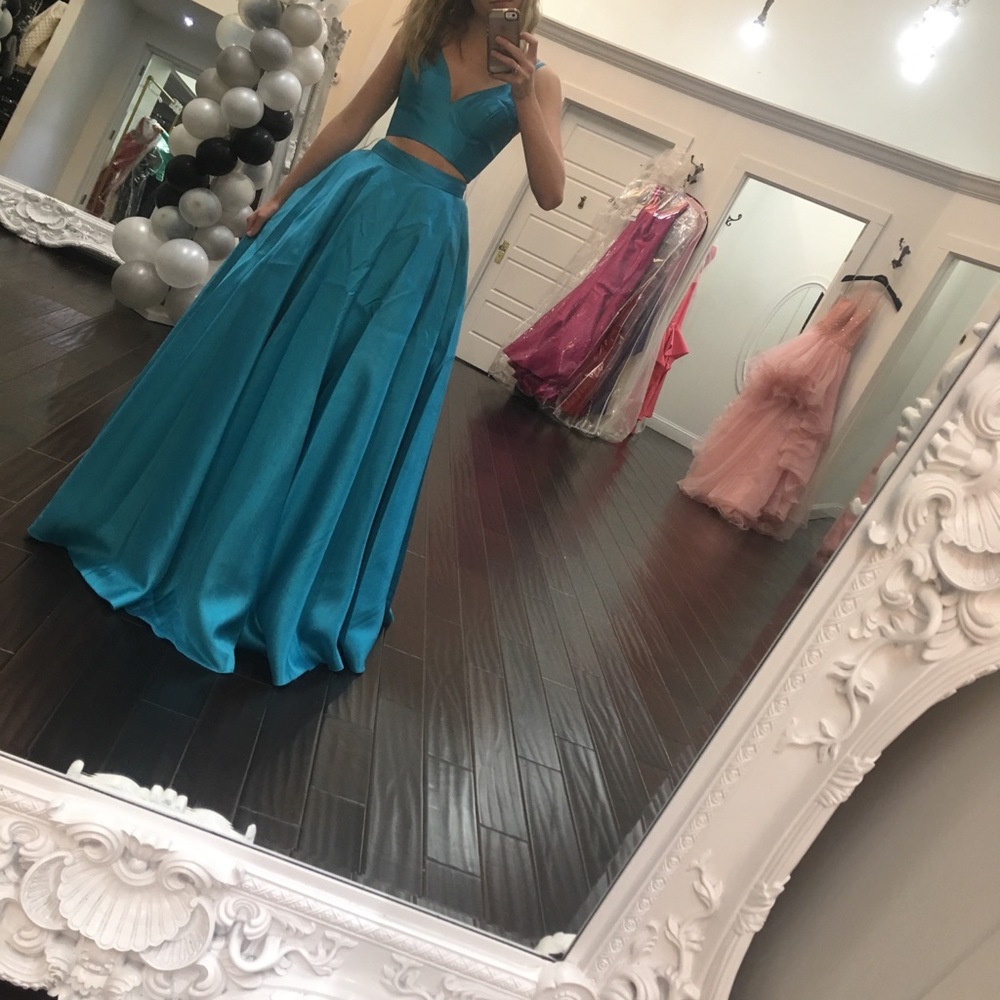 Sherri hill prom dress